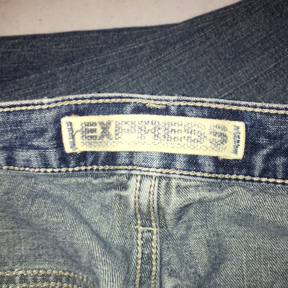 Distressed - Picture 2 of 5